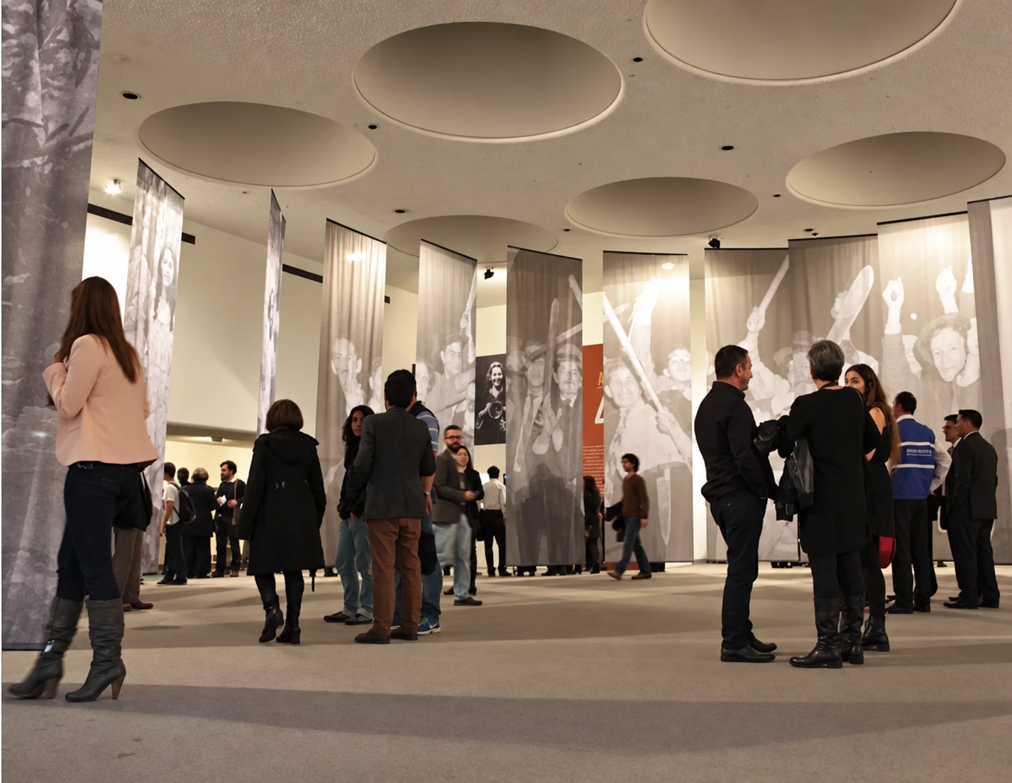 photographs at urban scale — Sady González: memories of a reality