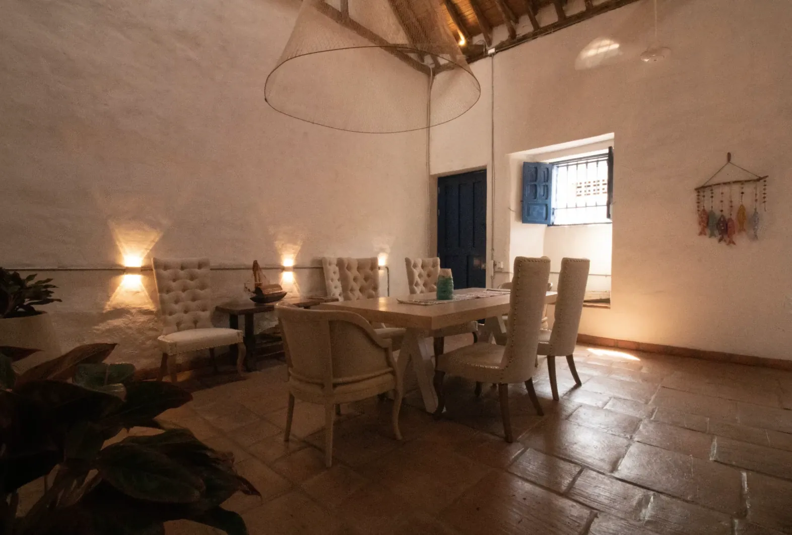 El comedor bajo la cubierta